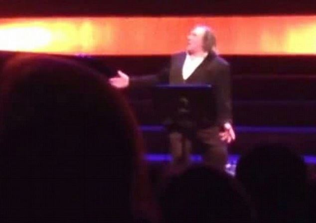 ΒΙΝΤΕΟ-Μεθυσμένος σε εκδήλωση ο Ζεράρ Ντεπαρντιέ