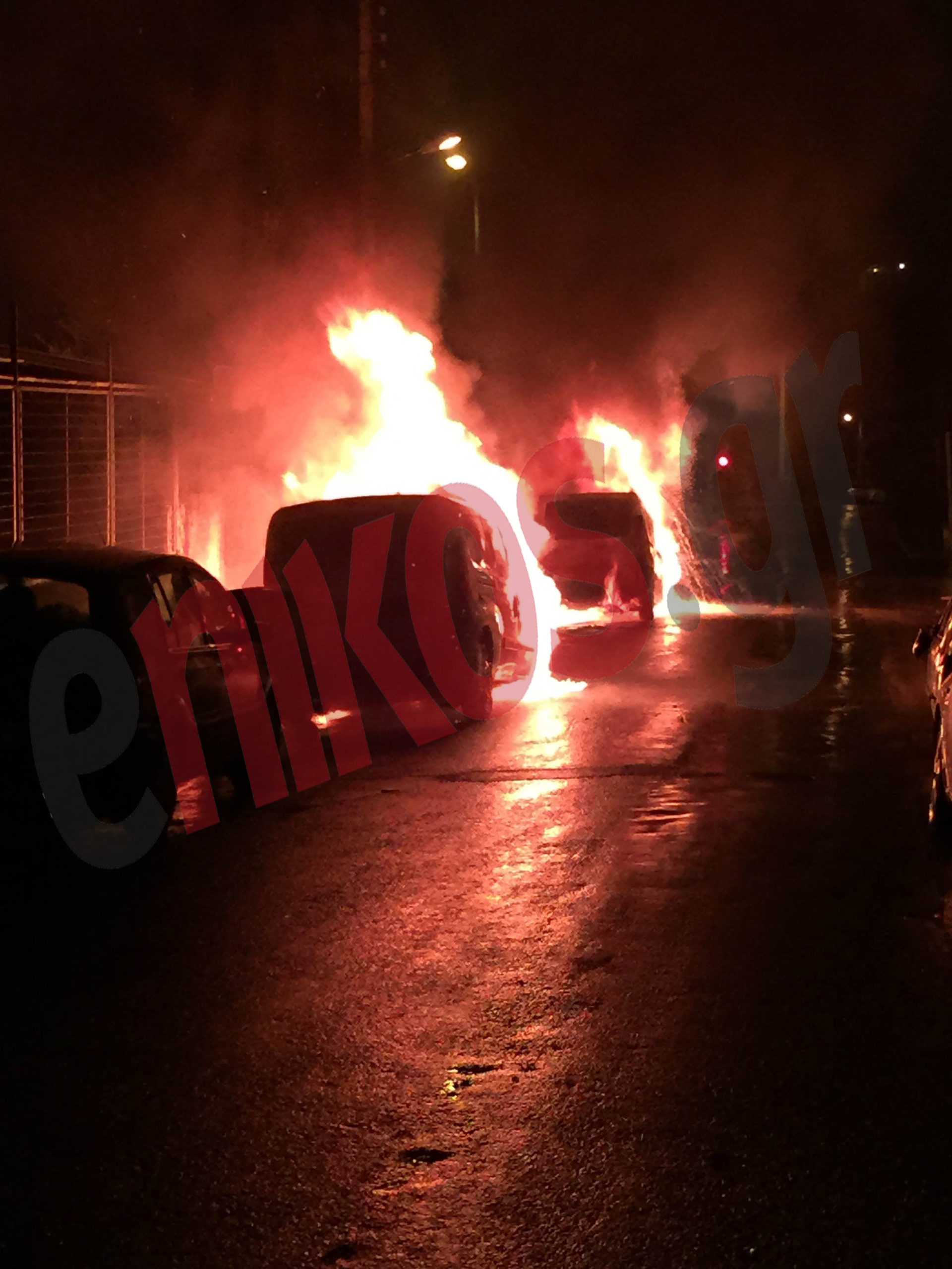 ΦΩΤΟ-Μπαράζ εμπρησμών σε ΑΤΜ και ΙΧ