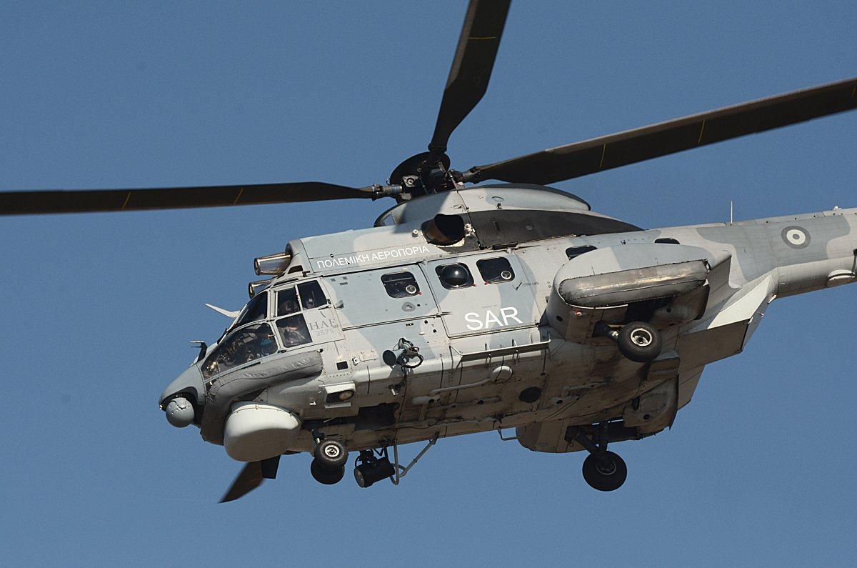 6 επιβάτες απεγκλώβισε το ελληνικό Super Puma – ΤΩΡΑ