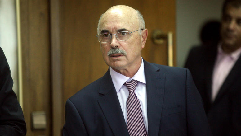 Τέντες: “Γονιδιακή” η σχέση του Έλληνα με τη διαφθορά