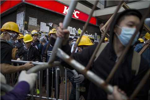 Δεκάδες συλλήψεις στο Χονγκ Κονγκ μετά από διαδήλωση