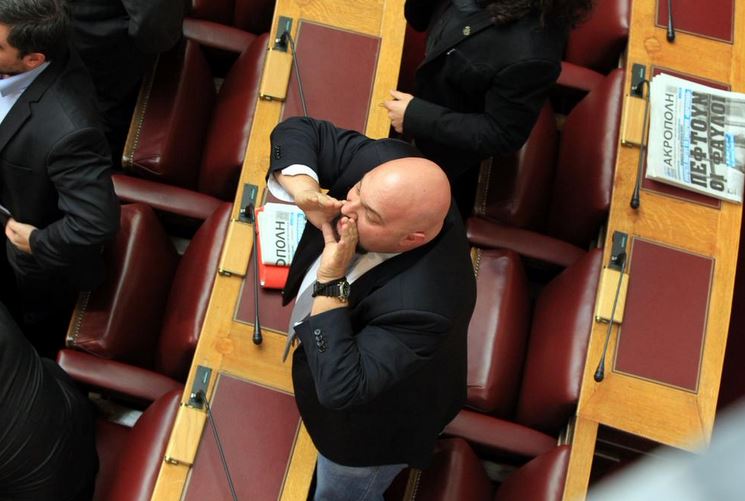 Ο Παναγιώταρος αποδοκιμάζει τον Μπούκουρα – ΦΩΤΟ