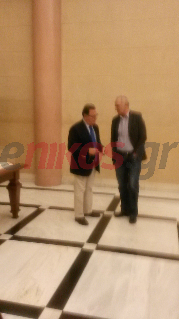 ΤΩΡΑ – Η κουβέντα Παναγιωτόπουλου-Βαρεμένου – ΦΩΤΟ