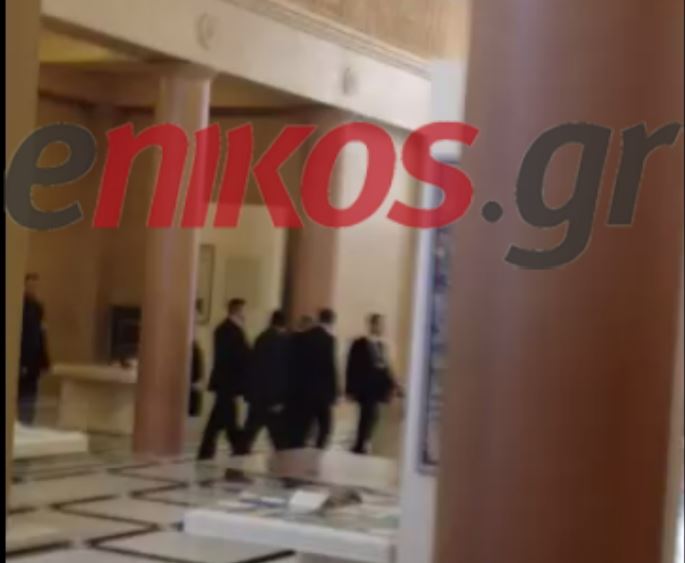 Στην Ολομέλεια προσήλθαν οι κρατούμενοι βουλευτές της Χρυσής Αυγής – ΒΙΝΤΕΟ