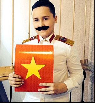 Ο 12χρονος που ντύθηκε Ιωσήφ Στάλιν από τη Ναζαρέτ !