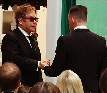 Ο γάμος του Έλτον Τζον και οι διάσημοι καλεσμένοι – ΦΩΤΟ