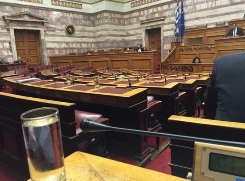 Άδεια η βουλή-Δείτε τη φωτογραφία που ανέβασε ο Καμμένος