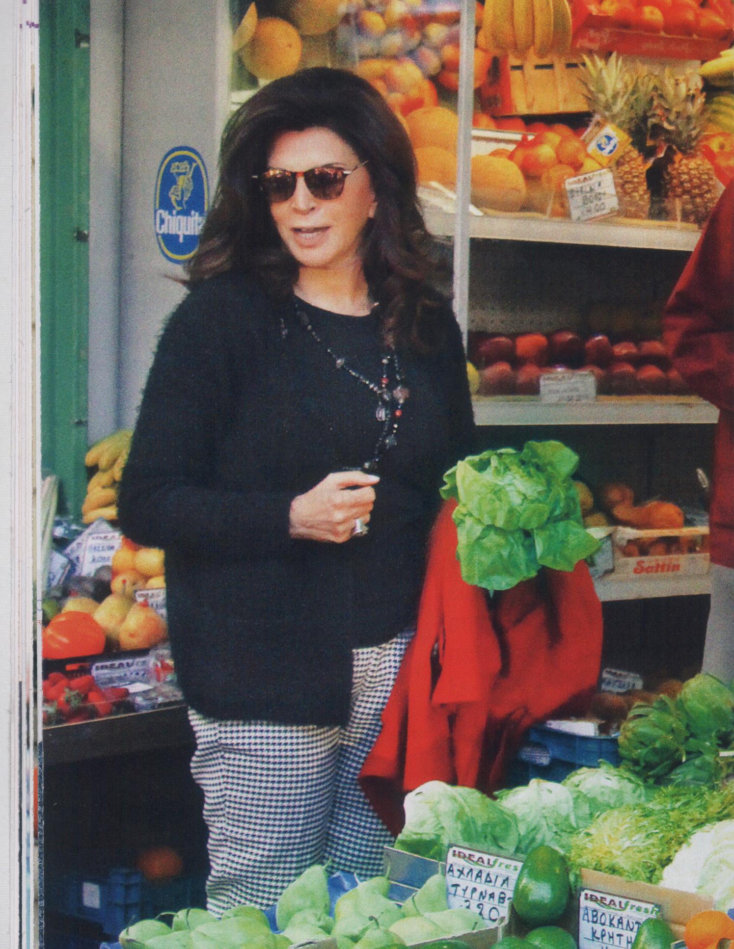 ΦΩΤΟ-Η Μιμή Ντενίση στο… μανάβικο