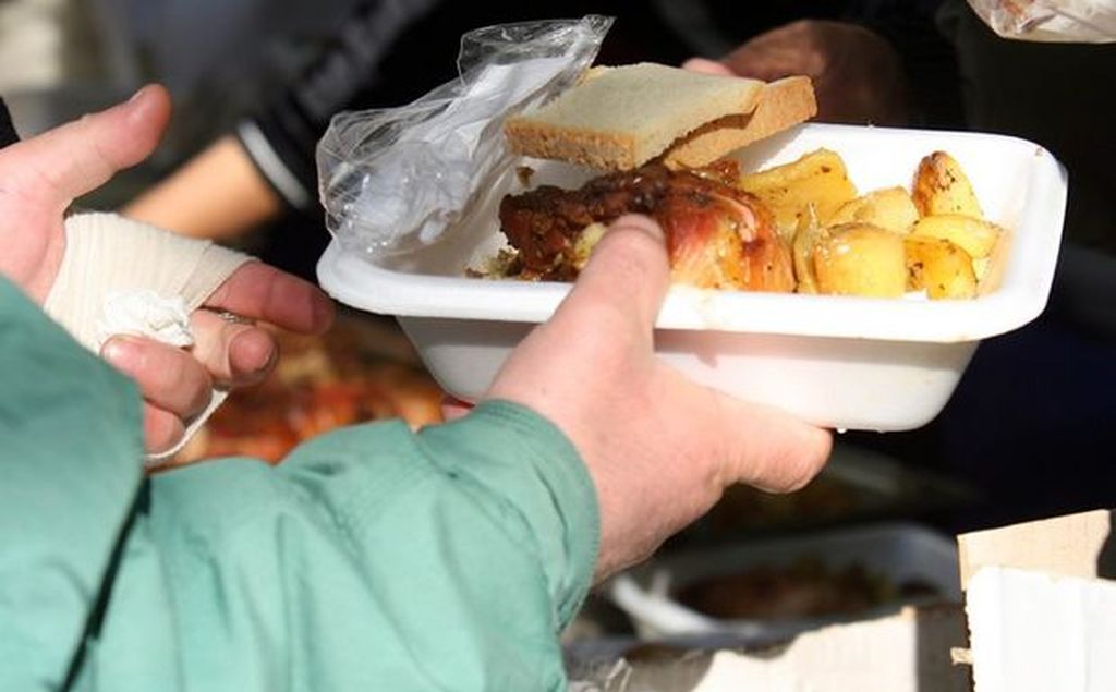 Χριστουγεννιάτικα γεύματα αγάπης για άπορους και άστεγους – ΦΩΤΟ