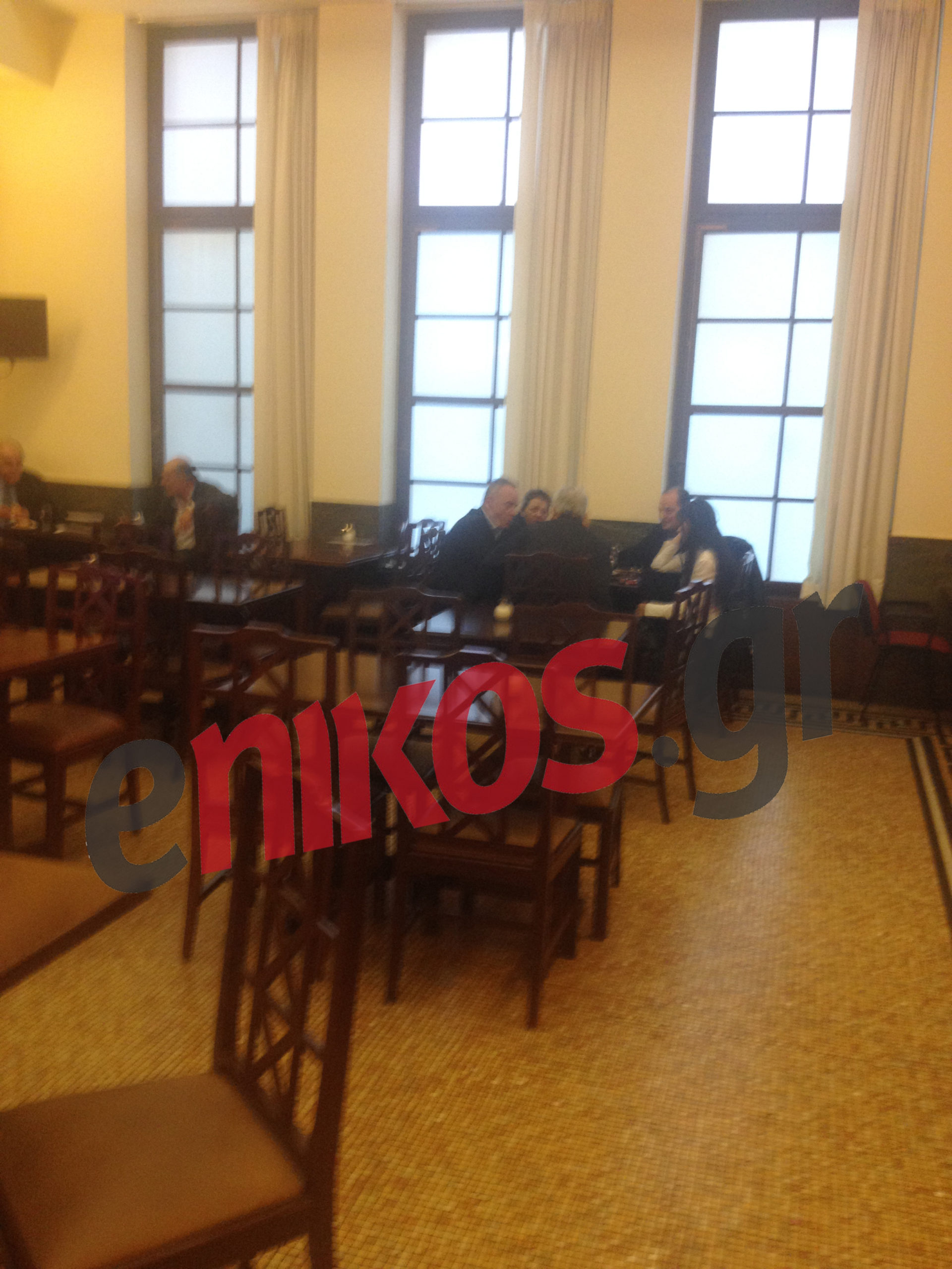 Στο καφενείο της Βουλής Τσούκαλης – Ψαριανός – ΦΩΤΟ