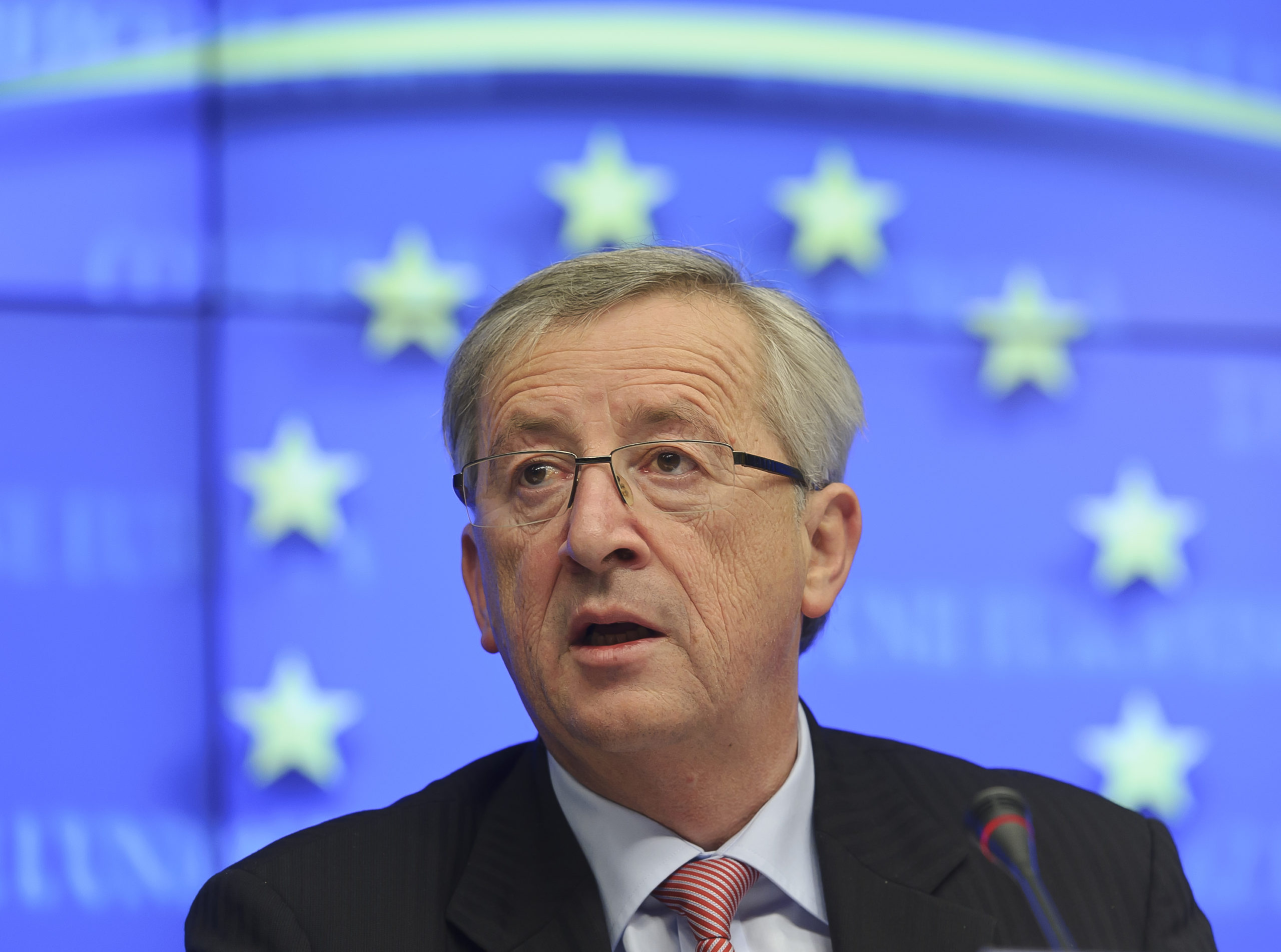 ΦΩΤΟ-Τα γενέθλια του Γιούνκερ και το “δώρο” που δέχτηκε