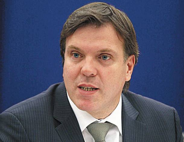 Αλλαγή ηγεσίας στο ΠΑΣΟΚ ζητά ο Πεταλωτής