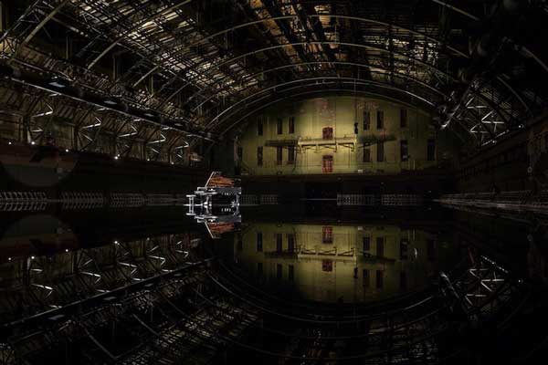 perierga.gr - Δωμάτιο γίνεται... λίμνη υπό τους ήχους της μουσικής!