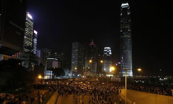 Pro-democracy protesters block the road outside the chief executive office during a rally in Hong Kong, November 30, 2014. REUTERS/Bobby Yip