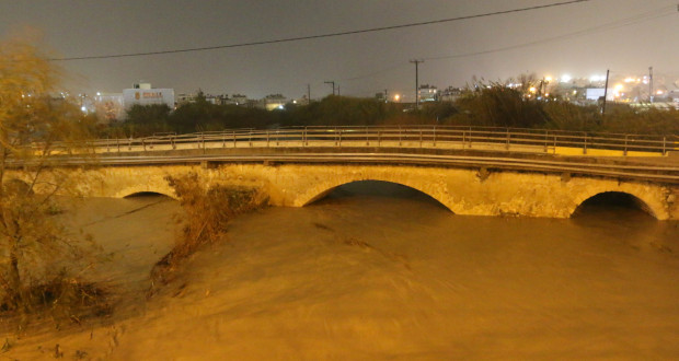 Εγκλωβίστηκαν άνθρωποι σε σπίτια και αυτοκίνητα