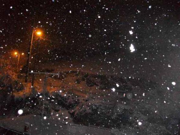 Με αλυσίδες η κίνηση των αυτοκινήτων από το τελεφερίκ – ΤΩΡΑ