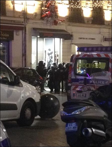 Έτοιμοι να επέμβουν οι αστυνομικοί στο Μονπελιέ – ΤΩΡΑ