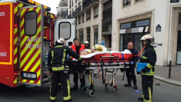 Παρίσι – “Τρεις εγκληματίες” εμπλέκονται στην επίθεση