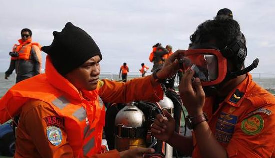 Ξεκίνησαν εκ νέου τις προσπάθειες εντοπισμού του αεροσκάφους της AirAsia