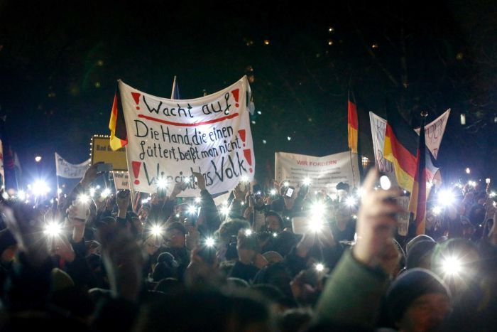 Αντι-μουσουλμανικές διαδηλώσεις σε πόλεις της Γερμανίας – ΒΙΝΤΕΟ-ΦΩΤΟ