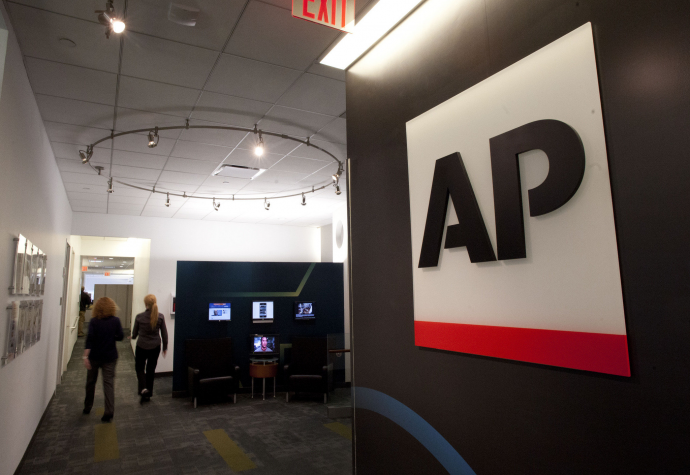 Αssociated Press: Χαλαρώνουν οι φόβοι των αγορών για την Ελλάδα