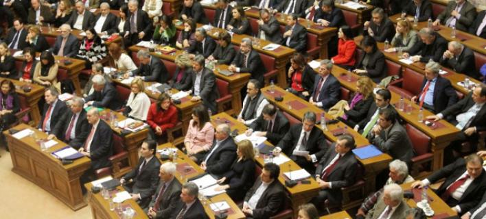 Ο βουλευτής που πήγε στις ομιλίες Βενιζέλου και Παπανδρέου