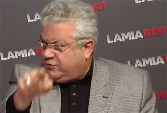 Υποψήφιος της ΝΔ μοιράζει φυλλάδια του ΣΥΡΙΖΑ – ΒΙΝΤΕΟ