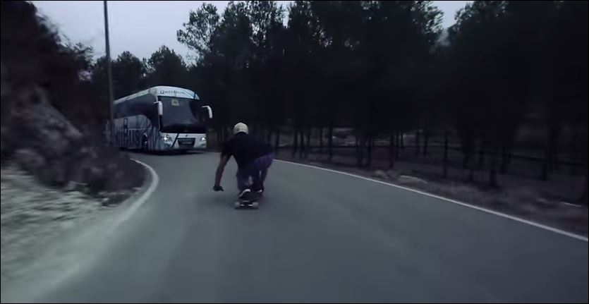 Αντί να πιάσει το ρεκόρ έπιασε… το λεωφορείο – ΒΙΝΤΕΟ