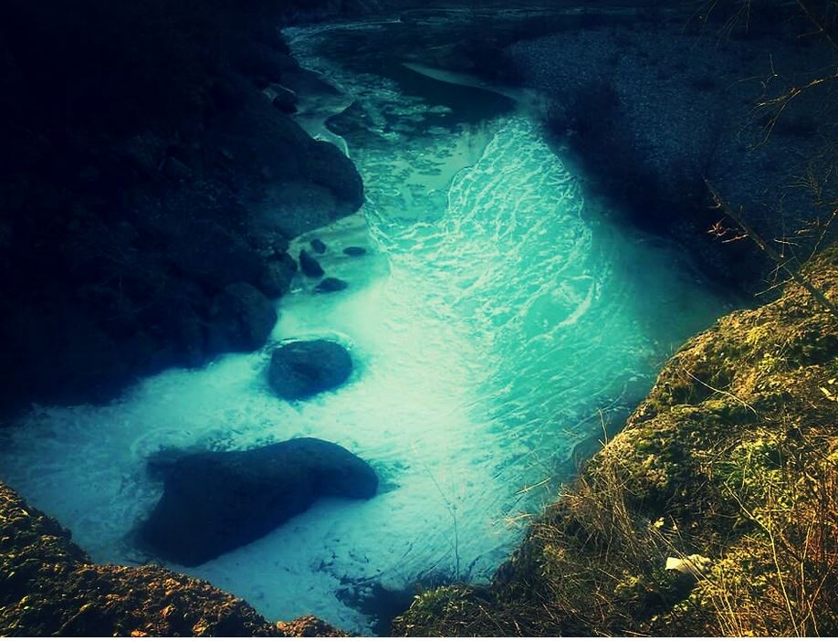 Πάγωσε ο Βενέτικος ποταμός – ΦΩΤΟ