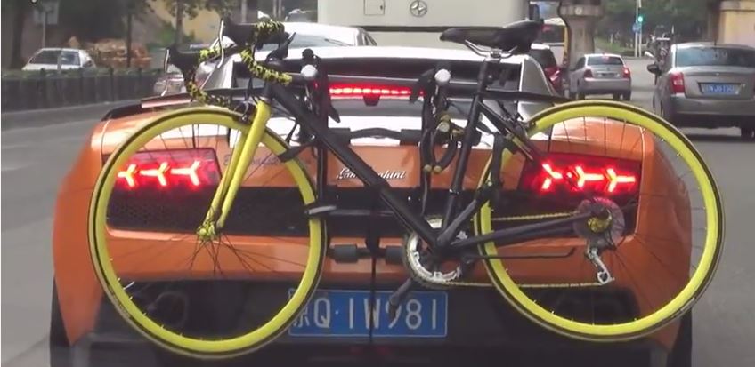 Gallardo μεταφέρει… ποδήλατο – ΒΙΝΤΕΟ