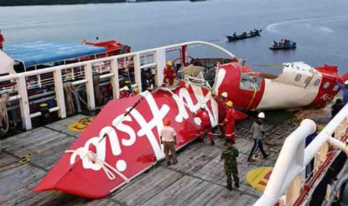 Βρέθηκαν 4 θύματα της πτήσης της AirAsia