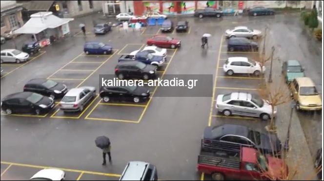 Χιονίζει στην Τρίπολη – ΒΙΝΤΕΟ