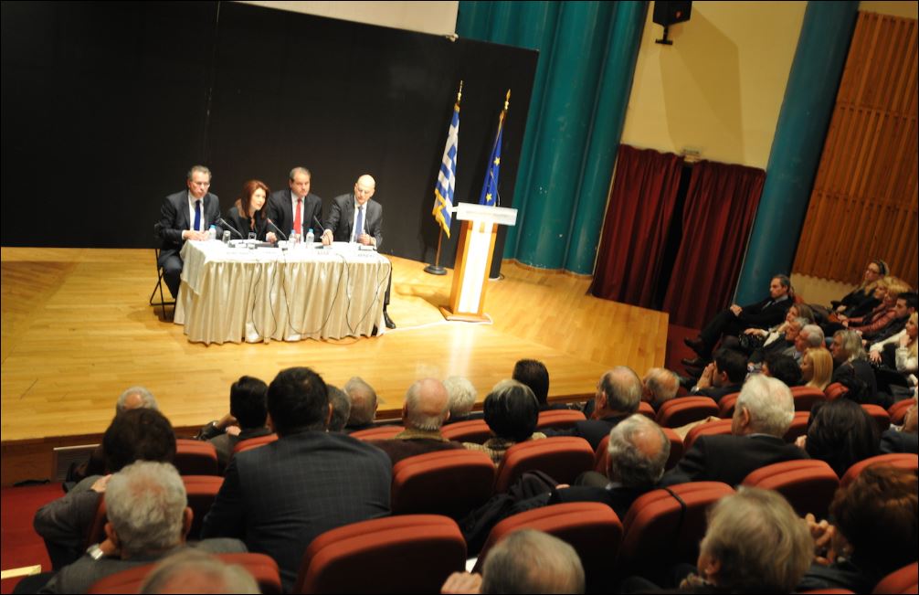 Μαζί Δένδιας – Κουμουτσάκος σε εκδήλωση για την εξωτερική πολιτική