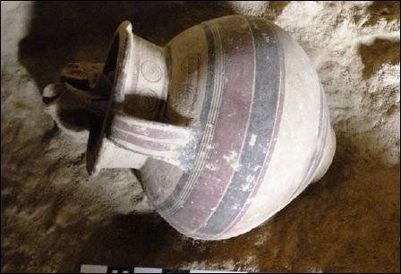 Βρέθηκε ασύλητος τάφος στη Λάρνακα – ΦΩΤΟ