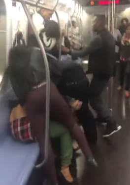 Ξύλο στο μετρό της Νέας Υόρκης – ΒΙΝΤΕΟ