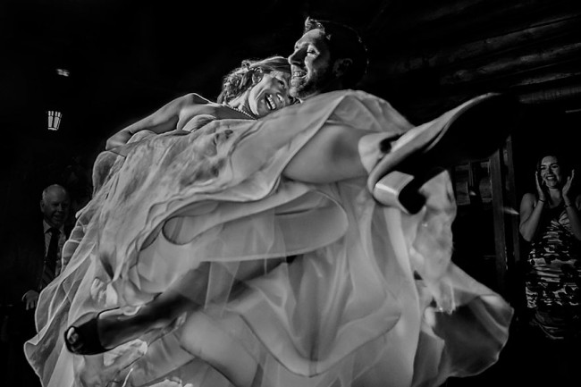 Οι 10 φωτογραφίες γάμου που θα σας κάνουν να πείτε το «ναι»