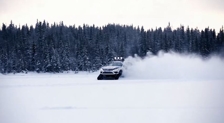 Ένα Touareg με… ερπύστριες – ΒΙΝΤΕΟ