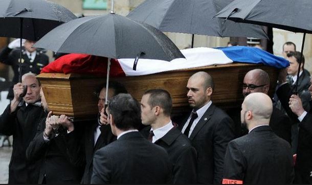 Τελευταίο αντίο στον διευθυντή του Charlie Hebdo