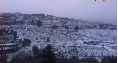 Χιονίζει έξω από τη Θεσσαλονίκη