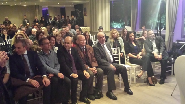 Ο Χατζηδάκης και ο Μειμαράκης με παλαιά στελέχη της ΟΝΝΕΔ