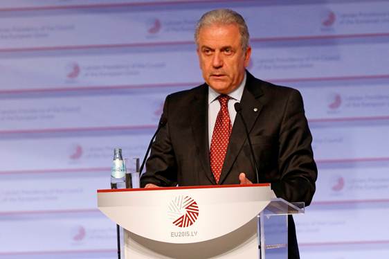 Ο Δημήτρης Αβραμόπουλος για την αντιμετώπιση της τρομοκρατίας στην Ευρώπη