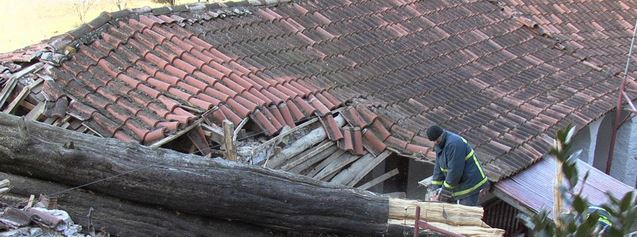 Κ��παρίσσι έπεσε σε μοναστήρι – ΒΙΝΤΕΟ