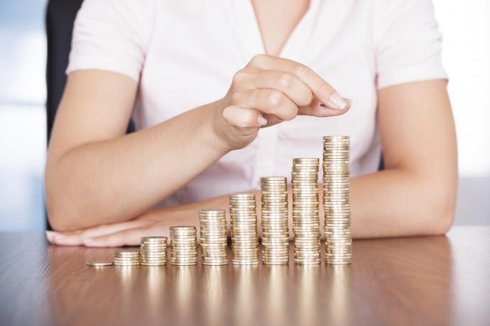 «Αυξήσεις» σε μισθούς και μειώσεις σε συντάξεις έφερε το 2015