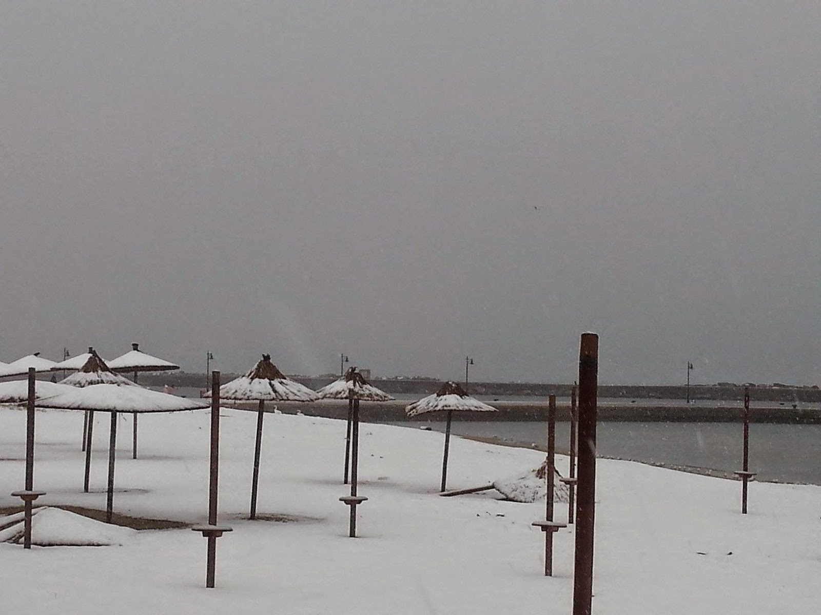 Οι “λευκές” παραλίες της Καρύστου – ΦΩΤΟ