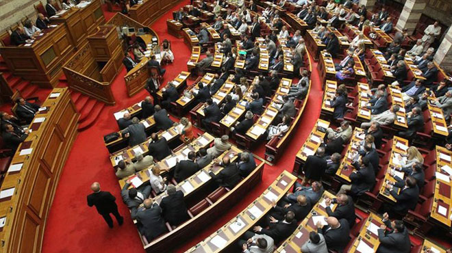 Ποιος βουλευτής χαρακτήρισε τον Γιώργο Παπανδρέου “πολιτικό νάνο”;