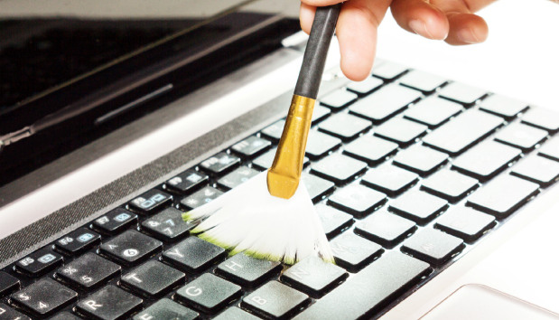 Πώς να καθαρίσετε το πληκτρολόγιο του λάπτοπ σας