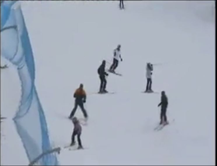 Κοσμοσυρροή στο Χιονοδρομικό Κέντρο Παρνασσού – ΒΙΝΤΕΟ