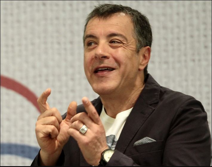 Θεοδωράκης: Καλοδεχούμενο το κόμμα Παπανδρέου