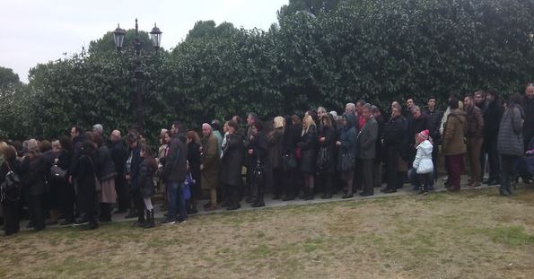 Ουρές προσκυνητών στον τάφο του Παϊσιου – ΦΩΤΟ