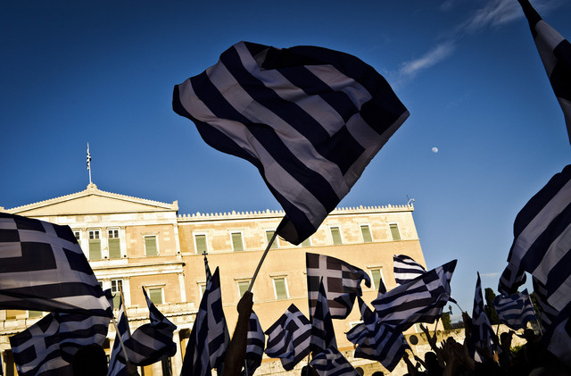 Bloomberg: Αν φύγει η Ελλάδα το ευρώ θα διαλυθεί